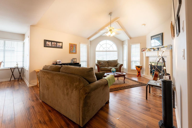 102 Viscount Place, New Westminster, V3M 6L4 | Image 2