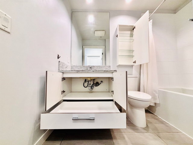 302 - 3263 Pierview Crescent