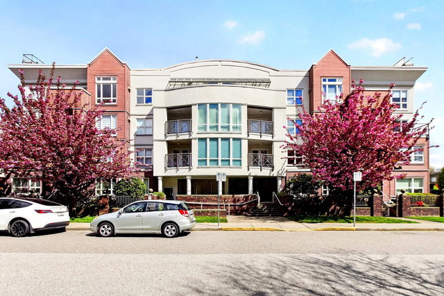 208 - 2335 Whyte Avenue