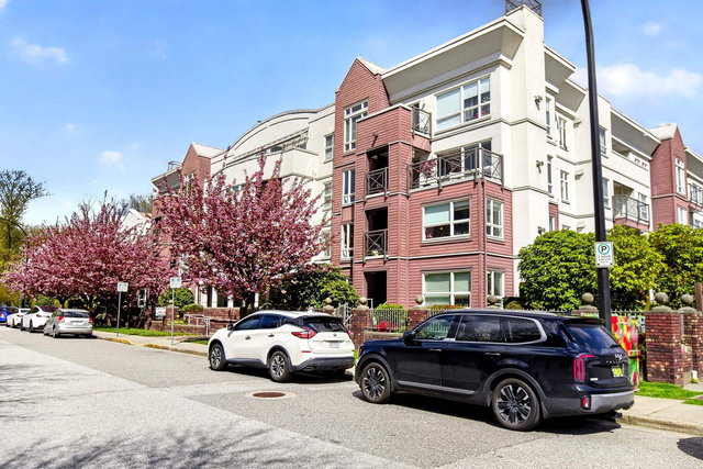 208 - 2335 Whyte Avenue