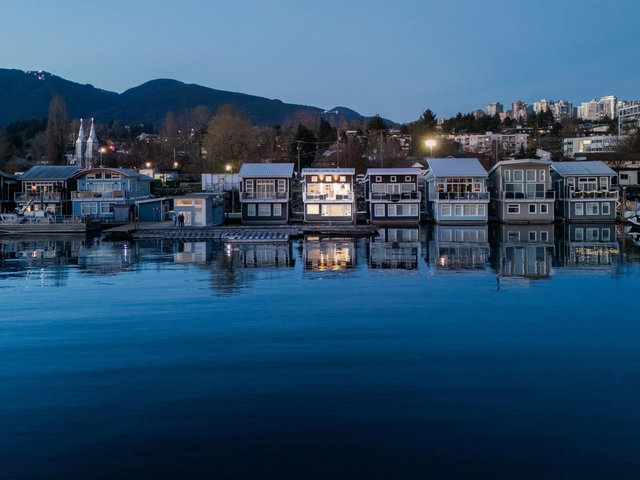 FRSL17 - 415 Esplanade Avenue W