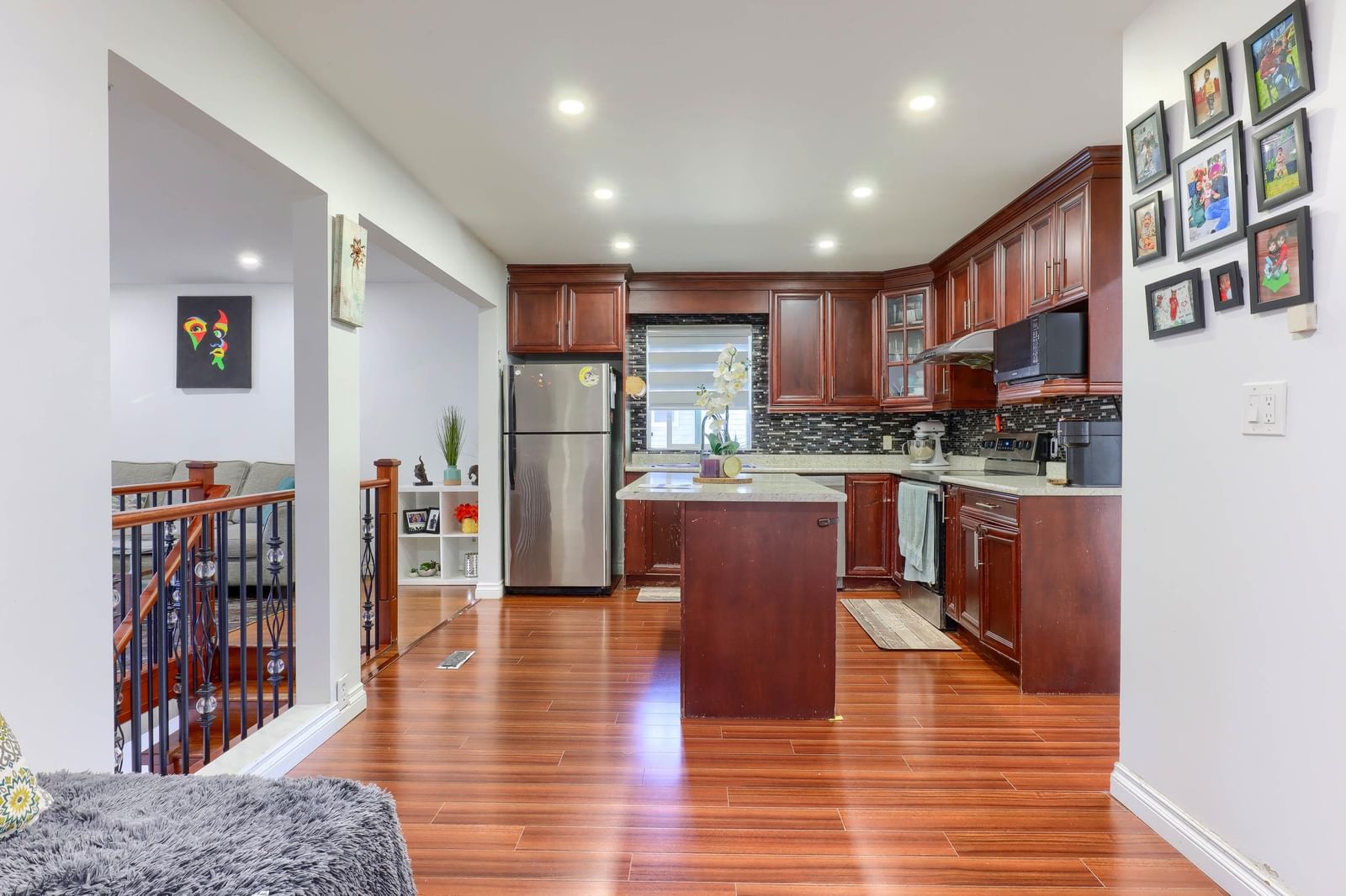Listing Image 11