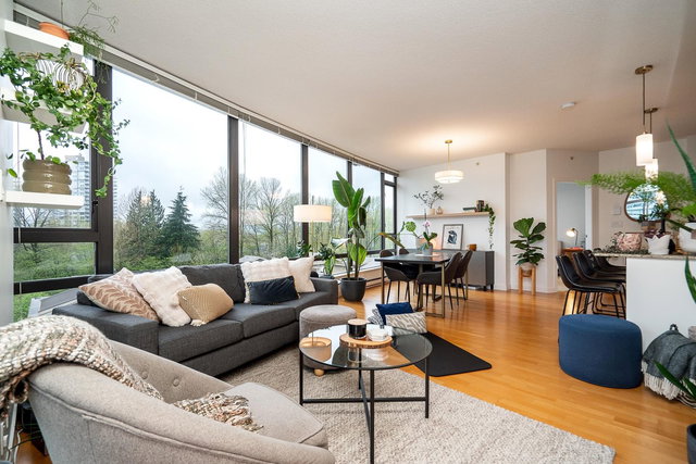 504 - 400 Capilano Road