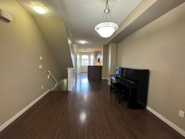 21 - 6099 Alder Street