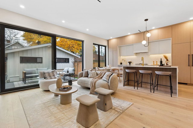 2 - 448 20th Avenue W