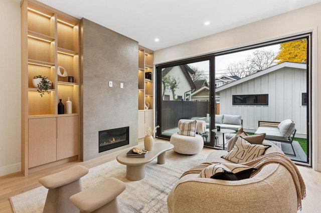 2 - 448 20th Avenue W