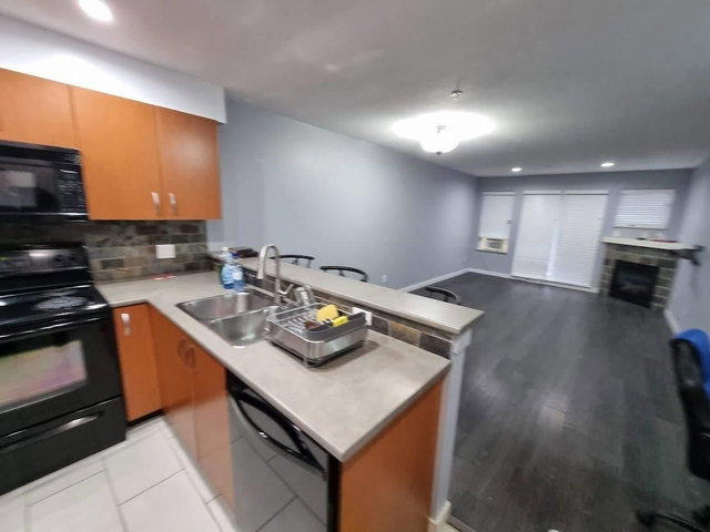 211 - 20750 Duncan Way