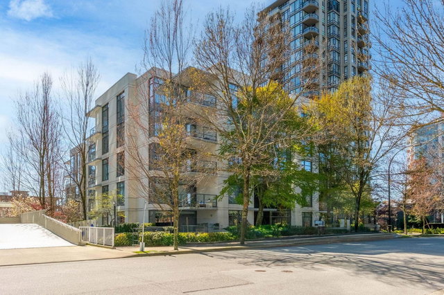 208 - 135 2nd Street W