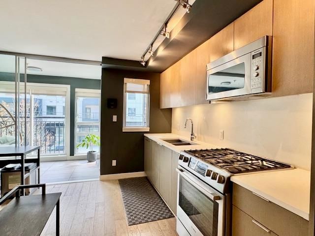 2XX - 5555 Dunbar Street