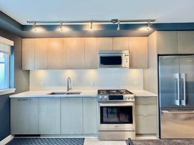 2XX - 5555 Dunbar Street