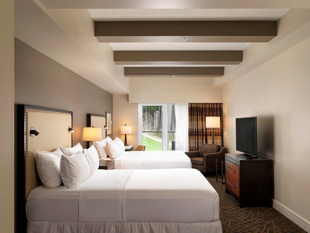 301/303 - 1376 Lynburne Place