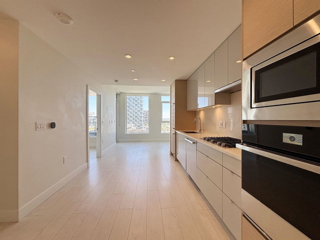 1001 - 3438 Sawmill Crescent