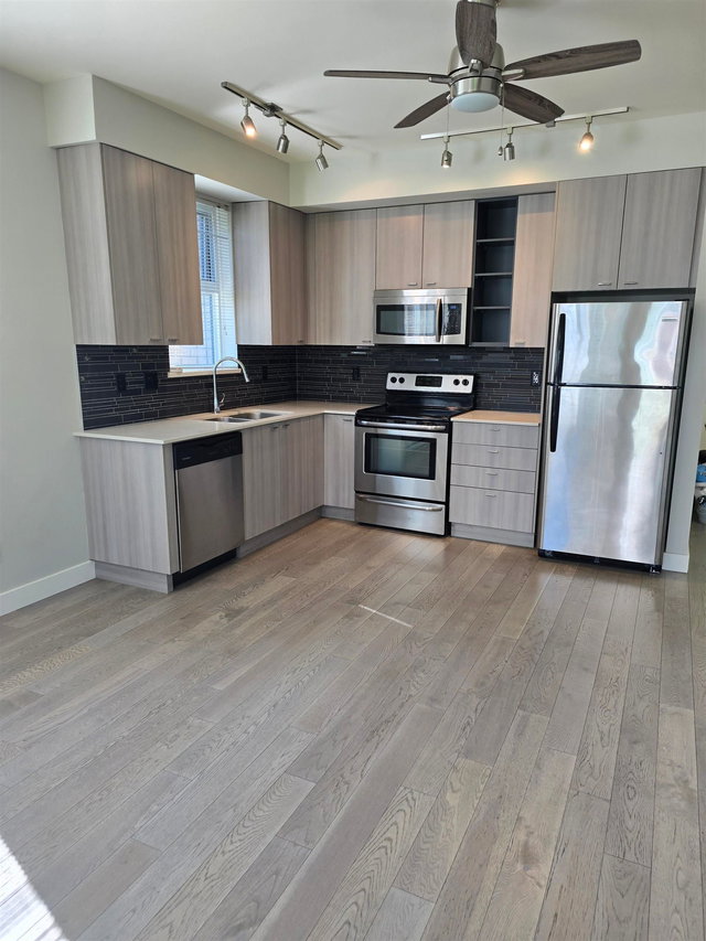 204 - 3090 Gladwin Road