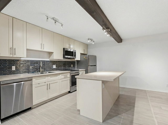 218 - 2012 Fullerton Avenue