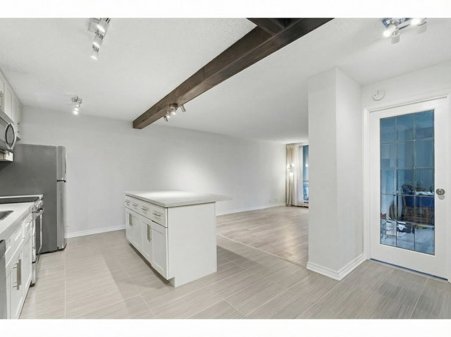 218 - 2012 Fullerton Avenue