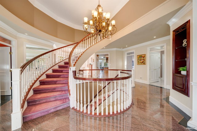 15783 Collingwood Crescent