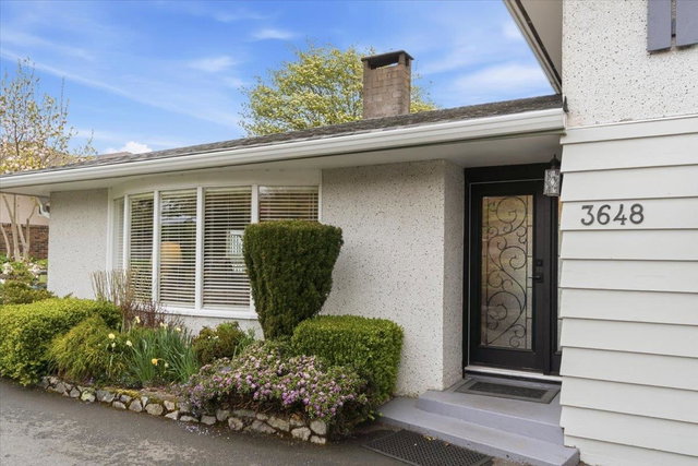 3648 Seaview Crescent