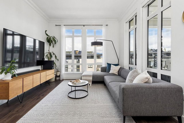 607 - 168 35th Avenue E