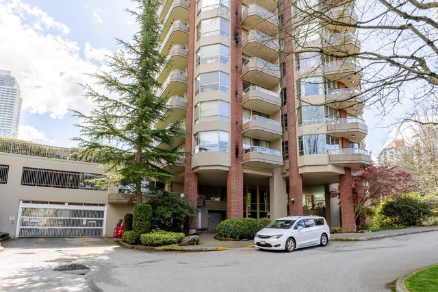 1203 - 738 Farrow Street