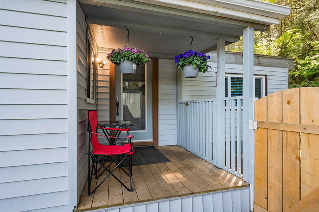 39 - 3942 Columbia Valley Road