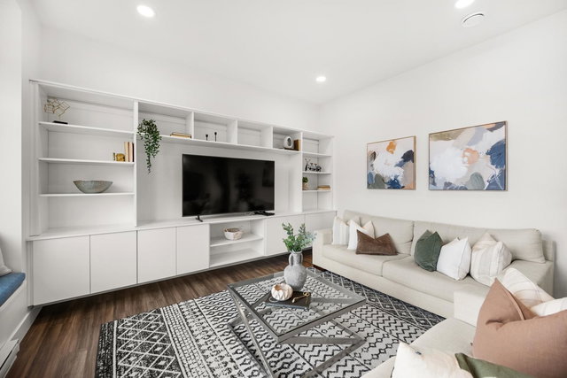 16 - 3552 Victoria Drive