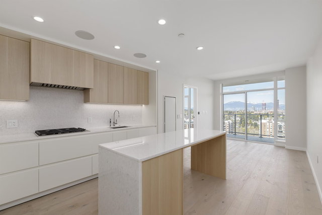 2501 - 7433 Cambie Street