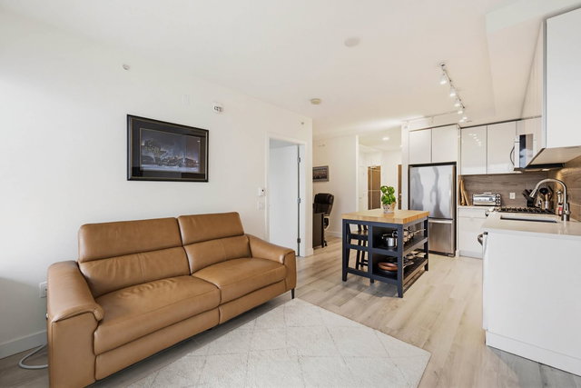 708 - 200 Nelson's Crescent