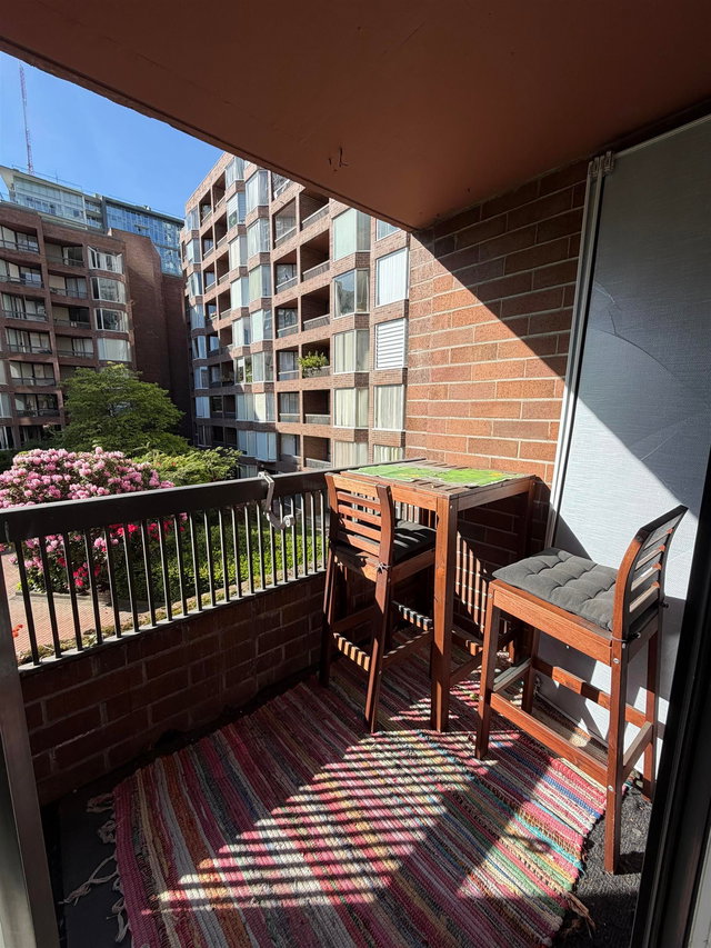 422 - 1333 Hornby Street