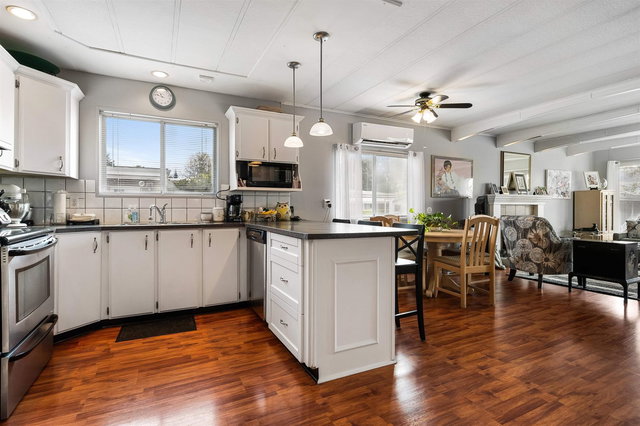 165 - 27111 0 Avenue