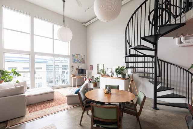 405 - 228 4th Avenue E