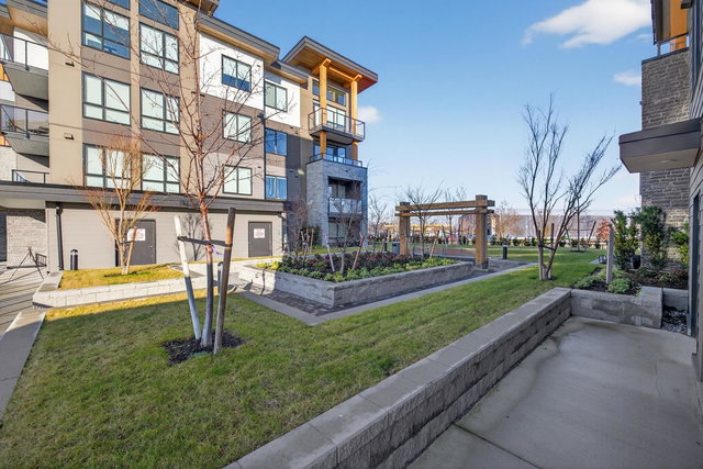 404 - 1942 Starling Drive