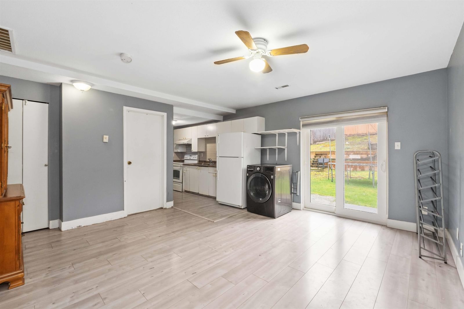 Listing Image 19