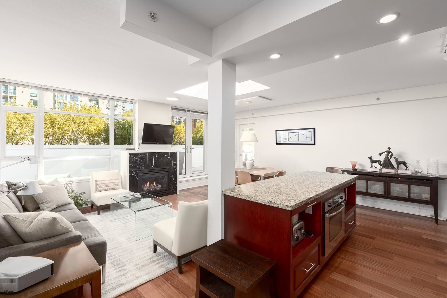 Listing Image 10