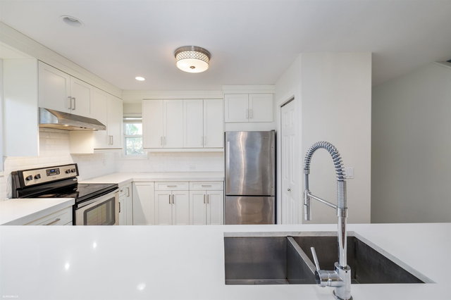 140 Shoreline Circle