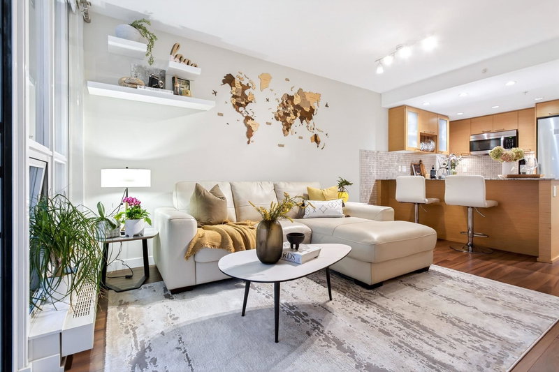 135 17 Street E #413, North Vancouver, British Columbia