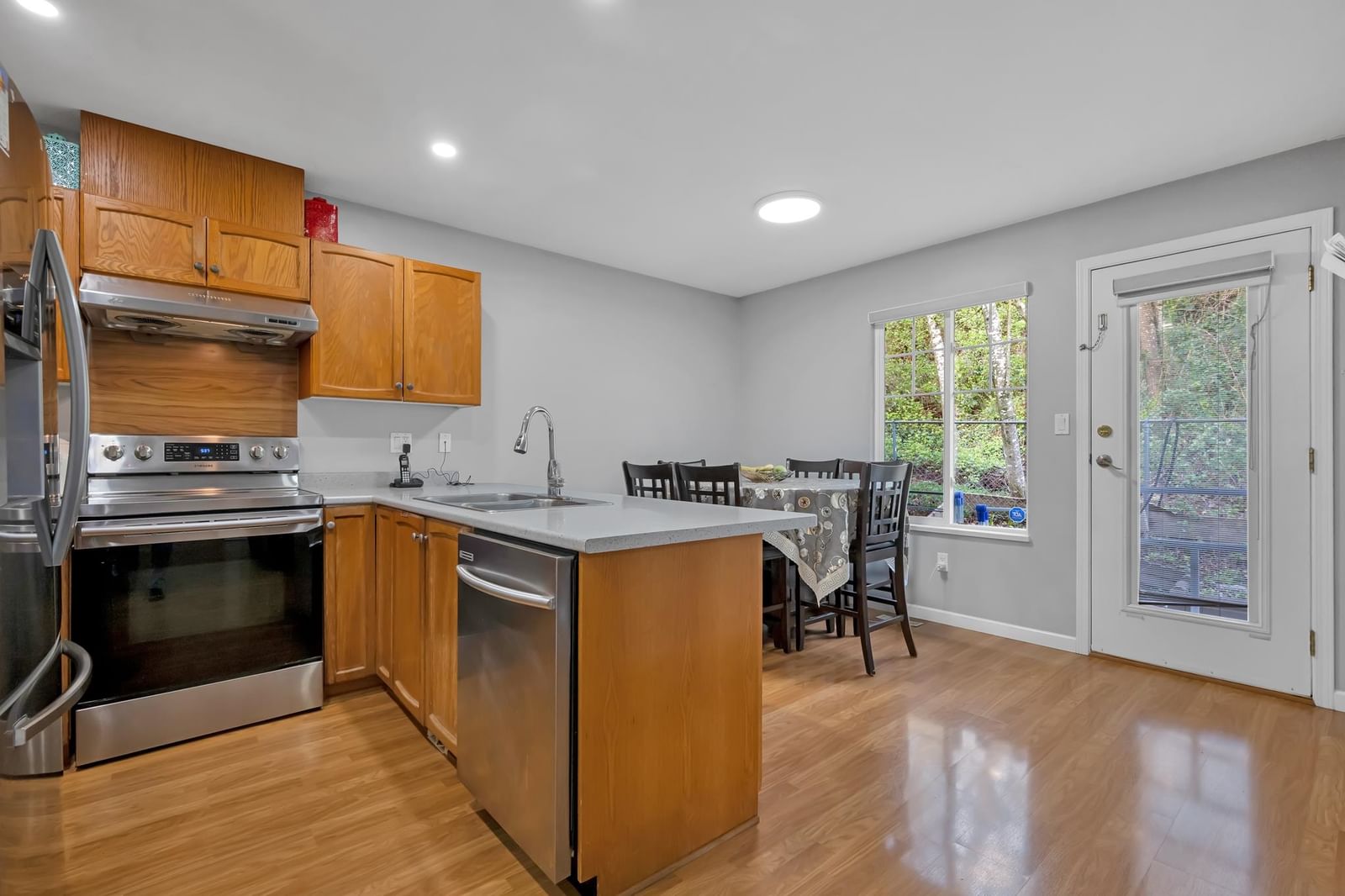 Listing Image 12