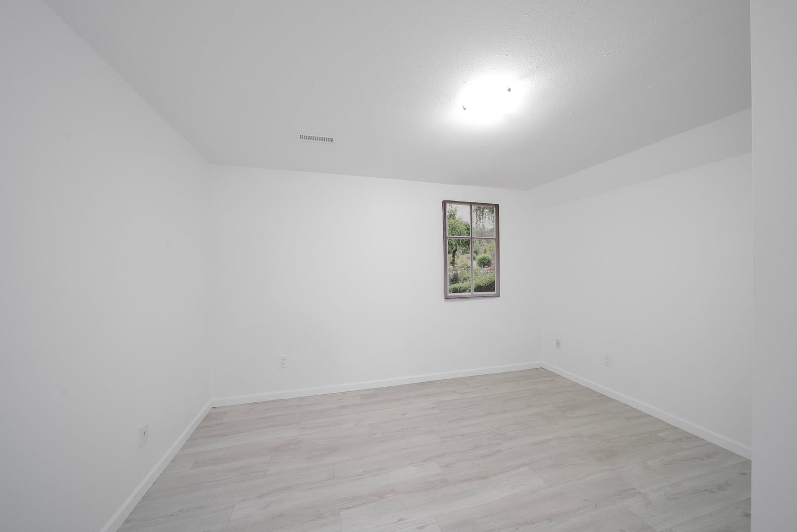 Listing Image 26