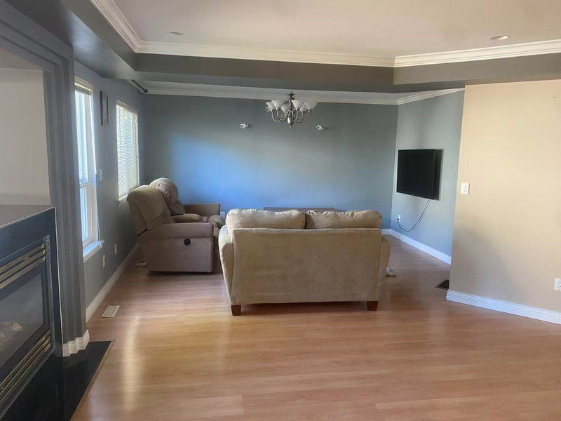 2048 Parkway Blvd, Coquitlam, V3Z 0Z2 | Image 2