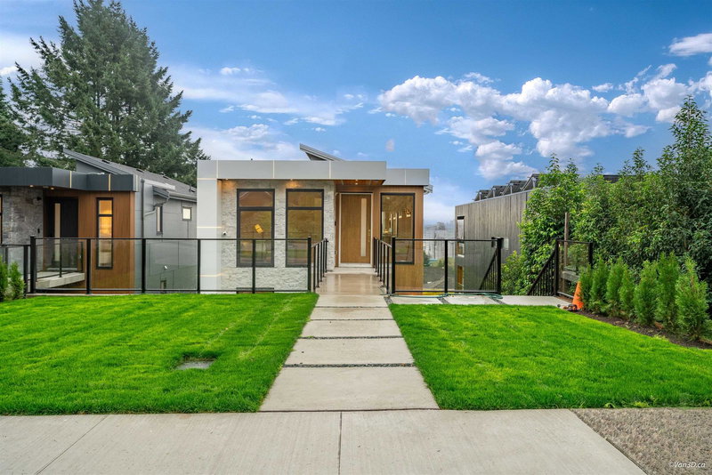 971 Adderley Street, North Vancouver, British Columbia