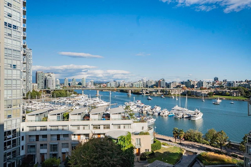 PH1003 - 1288 Marinaside Crescent, Vancouver, V6Z 2W5 | Image 2
