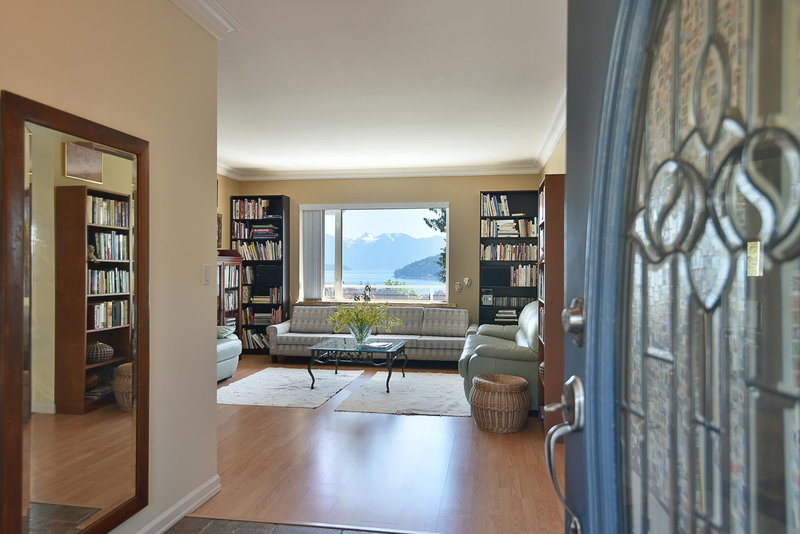 590-592 Fletcher Road N, Gibsons, British Columbia