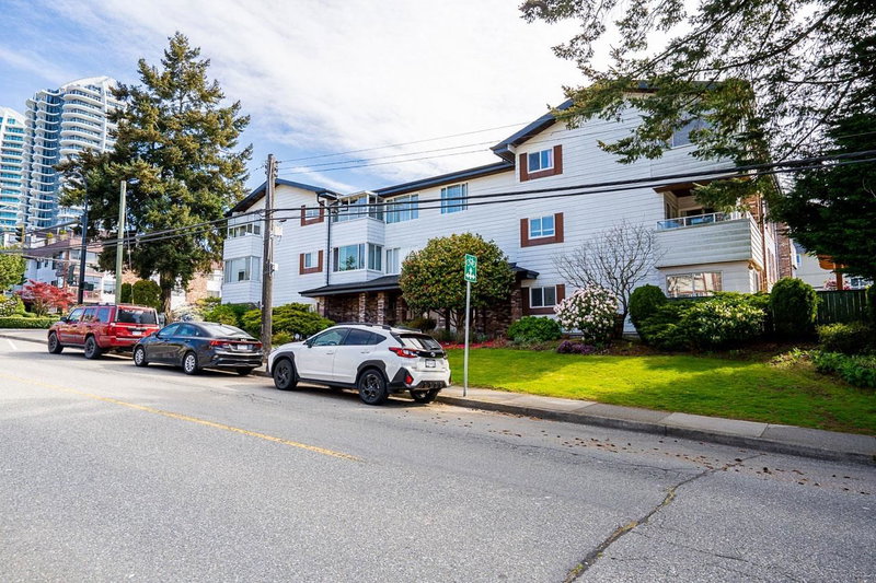 204 - 1390 Martin Street, White Rock, V4B 3W5 | Image 2