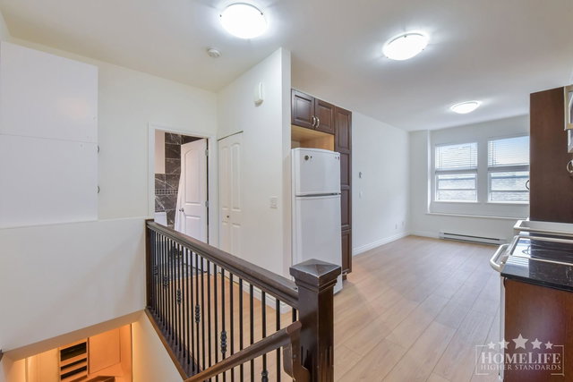 Coach House - 6983 192 Street