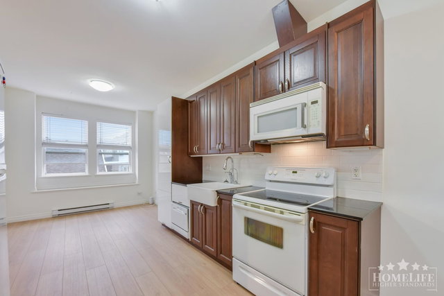 Coach House - 6983 192 Street