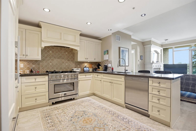 402 - 15445 Vine Avenue, White Rock, V4B 2T3 | Image 3