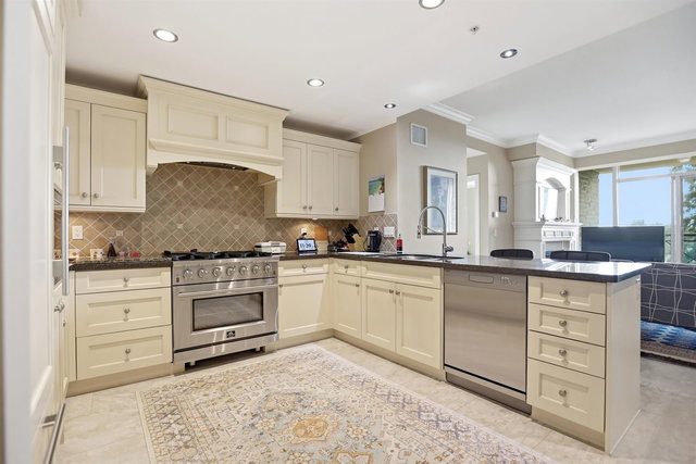 402 - 15445 Vine Avenue