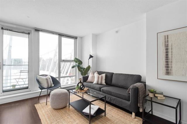 2602 - 111 Georgia Street W