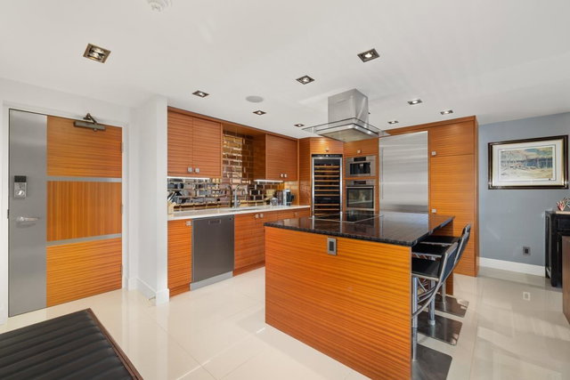 805 - 1450 Pennyfarthing Drive