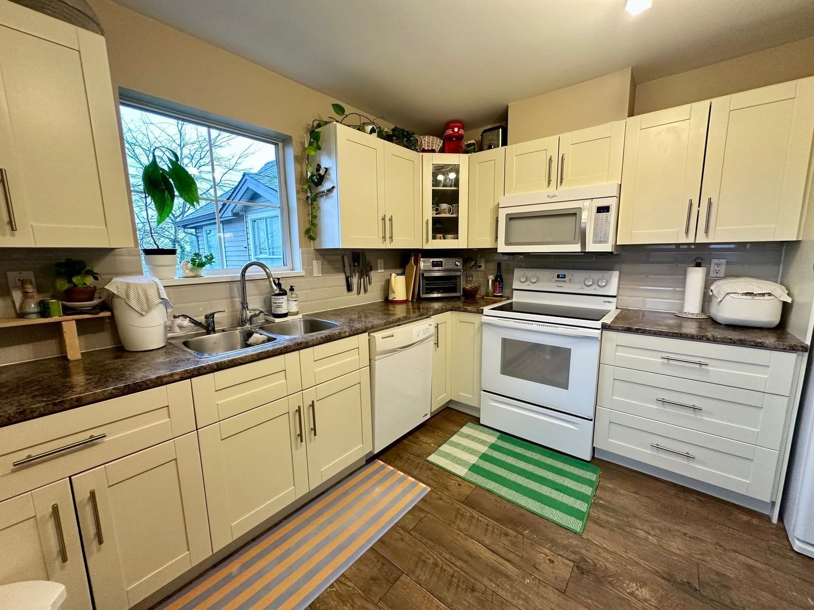 Listing Image 8