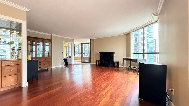 1002 - 738 Broughton Street